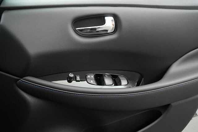 Nissan LEAF 39KW Tekna Auto with BOSE Audio and Pro Pilot Technology