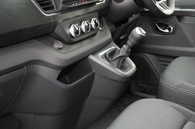 Nissan Primastar 2.0 dCi 110 Tekna L2 H1 3.0T 6 Seat Crew Van