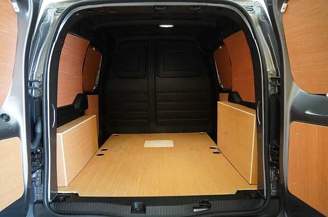 Nissan Townstar EV 45KW Tekna Auto L1 H1 Van with Sat Nav and Rear View Camera