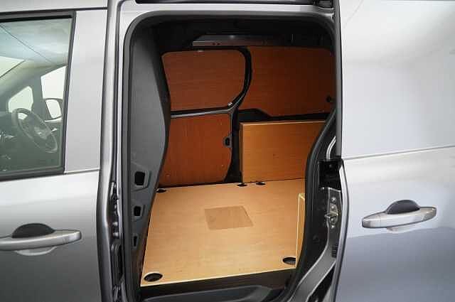 Nissan Townstar EV 45KW Tekna Auto L1 H1 Van with Sat Nav and Rear View Camera