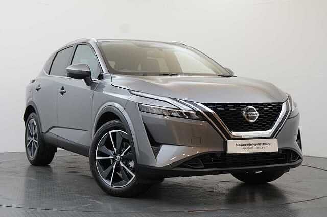 Nissan Qashqai 1.3 DIG-T MH 140 Tekna with Drive Assist Technology and Glass Roof