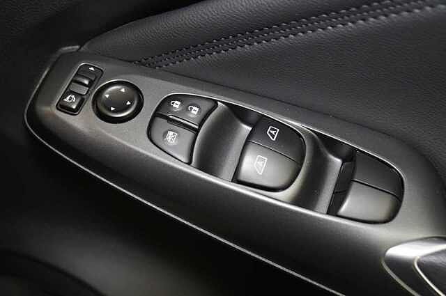 Nissan Juke 1.0 DIG-T 114 N-Connecta with Sat Nav and Rear View Camera