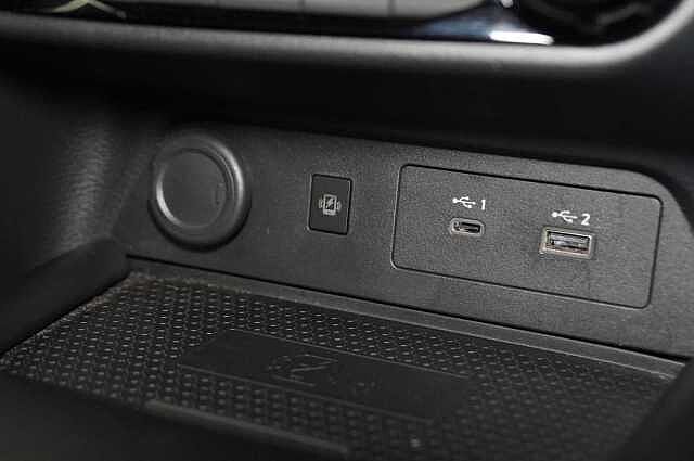 Nissan Juke 1.0 DIG-T 114 N-Connecta with Sat Nav and Rear View Camera