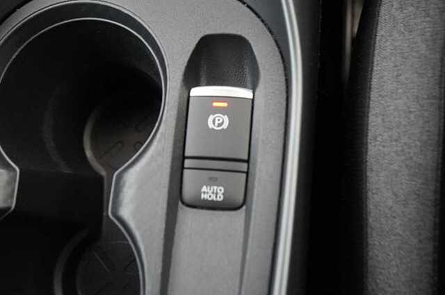 Nissan Juke 1.0 DIG-T 114 N-Connecta with Sat Nav and Rear View Camera