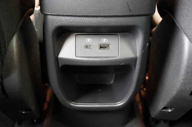 Nissan Juke 1.0 DIG-T 114 N-Connecta with Sat Nav and Rear View Camera