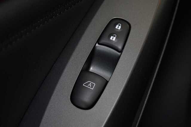 Nissan Juke 1.0 DIG-T 114 N-Connecta with Sat Nav and Rear View Camera