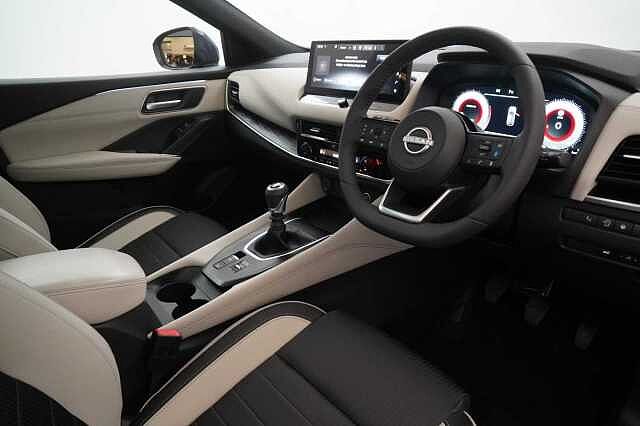 Nissan Qashqai 1.3 DIG-T MH 140 Tekna with Glass Roof and Drive Assist Technology