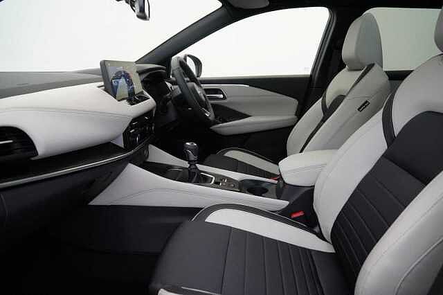Nissan Qashqai 1.3 DIG-T MH 140 Tekna with Glass Roof and Drive Assist Technology