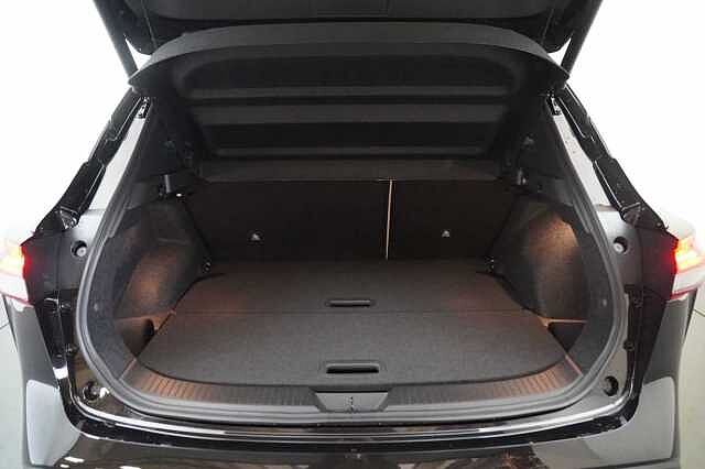 Nissan Qashqai 1.3 DIG-T MH 140 Tekna with Glass Roof and Drive Assist Technology