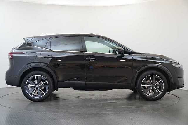 Nissan Qashqai 1.3 DIG-T MH 140 Tekna with Glass Roof and Drive Assist Technology