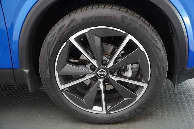 Nissan Qashqai 1.3 DIG-T MH 140 Tekna with Glass Roof and Drive Assist Technology