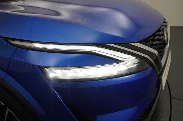 Nissan Qashqai 1.3 DIG-T MH 140 Tekna with Glass Roof and Drive Assist Technology