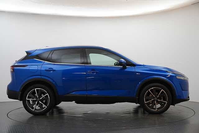 Nissan Qashqai 1.3 DIG-T MH 140 Tekna with Glass Roof and Drive Assist Technology