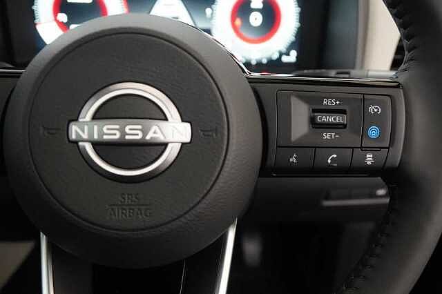 Nissan Qashqai 1.3 DIG-T MH 140 Tekna with Glass Roof and Drive Assist Technology