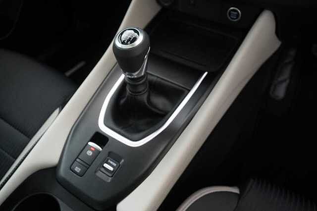 Nissan Qashqai 1.3 DIG-T MH 140 Tekna with Glass Roof and Drive Assist Technology