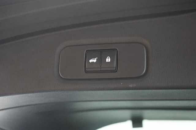 Nissan Qashqai 1.3 DIG-T MH 140 Tekna with Glass Roof and Drive Assist Technology