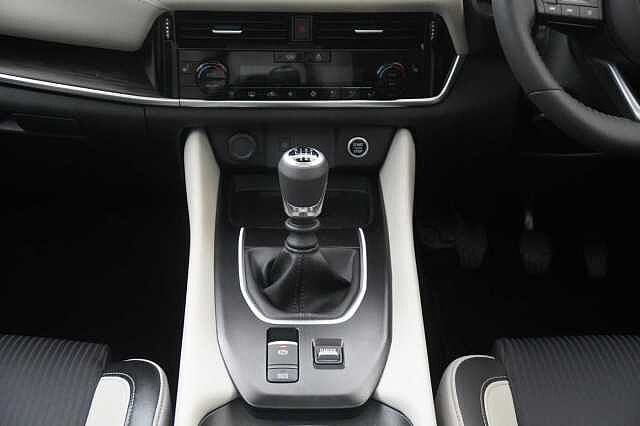 Nissan Qashqai 1.3 DIG-T MH 140 Tekna with Glass Roof and Drive Assist Technology