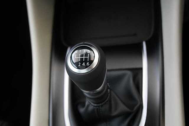 Nissan Qashqai 1.3 DIG-T MH 140 Tekna with Glass Roof and Drive Assist Technology