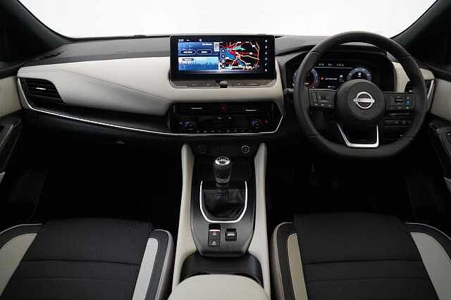 Nissan Qashqai 1.3 DIG-T MH 140 Tekna with Glass Roof and Drive Assist Technology