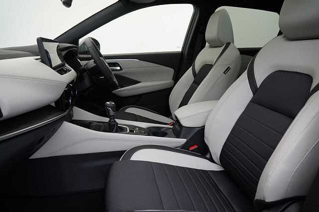 Nissan Qashqai 1.3 DIG-T MH 140 Tekna with Glass Roof and Drive Assist Technology