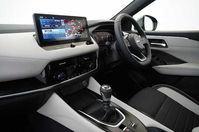 Nissan Qashqai 1.3 DIG-T MH 140 Tekna with Glass Roof and Drive Assist Technology