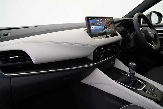 Nissan Qashqai 1.3 DIG-T MH 140 Tekna with Glass Roof and Drive Assist Technology