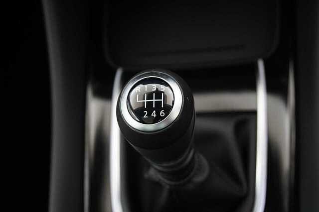 Nissan Qashqai 1.3 DIG-T MH 140 N-Connecta with Glass Roof Pack and Tech Pack Upgrades