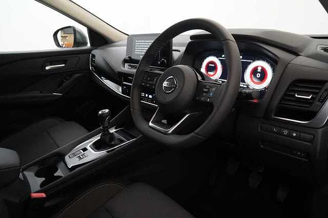 Nissan Qashqai 1.3 DIG-T MH 140 N-Connecta with Glass Roof Pack and Tech Pack Upgrades
