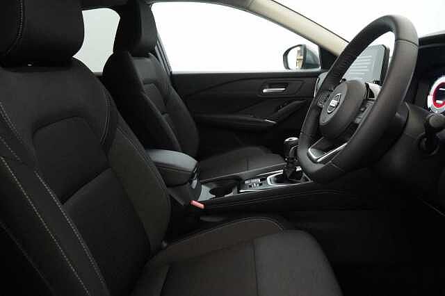 Nissan Qashqai 1.3 DIG-T MH 140 N-Connecta with Glass Roof Pack and Tech Pack Upgrades
