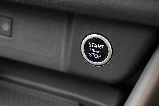 Nissan Qashqai 1.3 DIG-T MH 140 N-Connecta with Glass Roof Pack and Tech Pack Upgrades