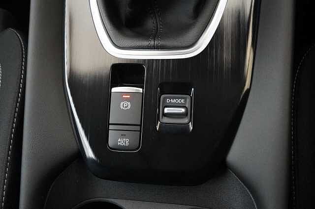 Nissan Qashqai 1.3 DIG-T MH 140 N-Connecta with Glass Roof Pack and Tech Pack Upgrades