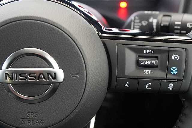 Nissan Qashqai 1.3 DIG-T MH 140 N-Connecta with Glass Roof Pack and Tech Pack Upgrades