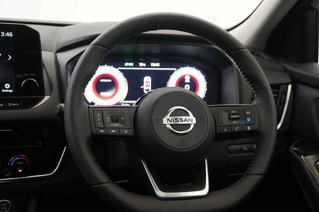 Nissan Qashqai 1.3 DIG-T MH 140 N-Connecta with Glass Roof Pack and Tech Pack Upgrades
