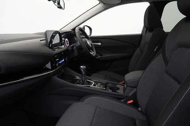 Nissan Qashqai 1.3 DIG-T MH 140 N-Connecta with Glass Roof Pack and Tech Pack Upgrades