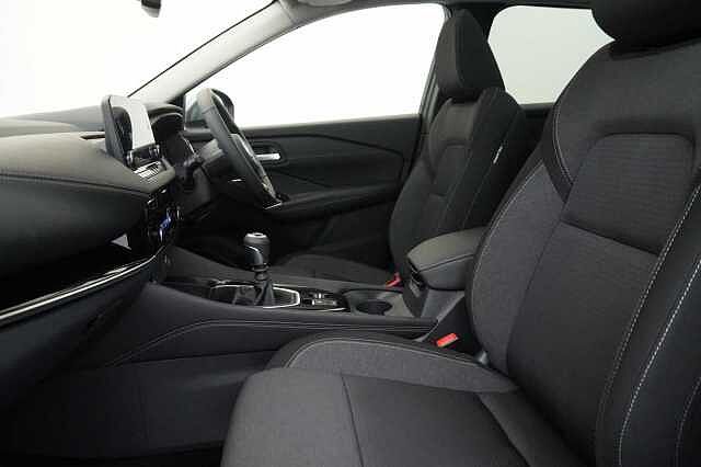 Nissan Qashqai 1.3 DIG-T MH 140 N-Connecta with Glass Roof Pack and Tech Pack Upgrades