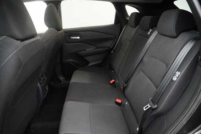 Nissan Qashqai 1.3 DIG-T MH 140 N-Connecta with Glass Roof Pack and Tech Pack Upgrades