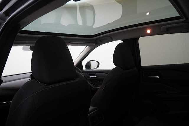 Nissan Qashqai 1.3 DIG-T MH 140 N-Connecta with Glass Roof Pack and Tech Pack Upgrades