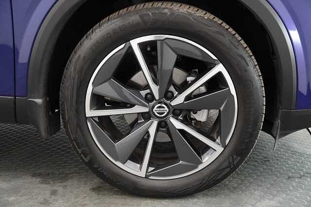 Nissan Qashqai 1.3 DiG-T MH 158 2WD Tekna X-Tronic Auto with Glass Roof and Pro Pilot