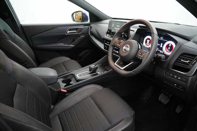 Nissan Qashqai 1.3 DiG-T MH 158 2WD Tekna X-Tronic Auto with Glass Roof and Pro Pilot