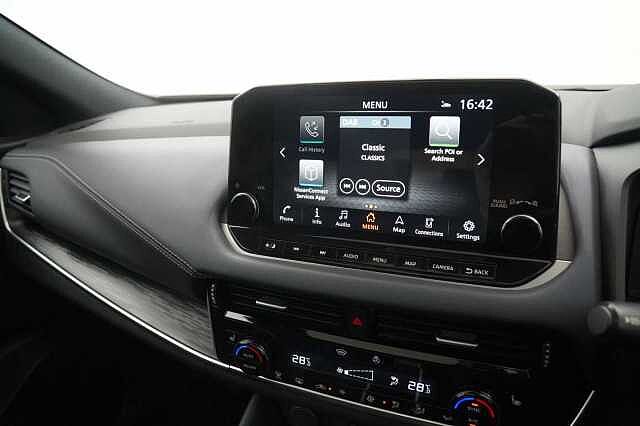 Nissan Qashqai 1.3 DiG-T MH 158 2WD Tekna X-Tronic Auto with Glass Roof and Pro Pilot