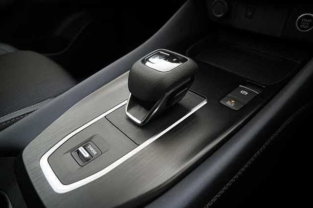 Nissan Qashqai 1.3 DiG-T MH 158 2WD Tekna X-Tronic Auto with Glass Roof and Pro Pilot