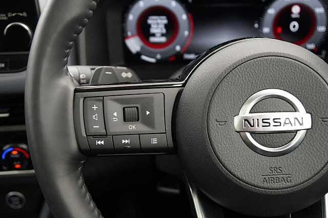 Nissan Qashqai 1.3 DiG-T MH 158 2WD Tekna X-Tronic Auto with Glass Roof and Pro Pilot