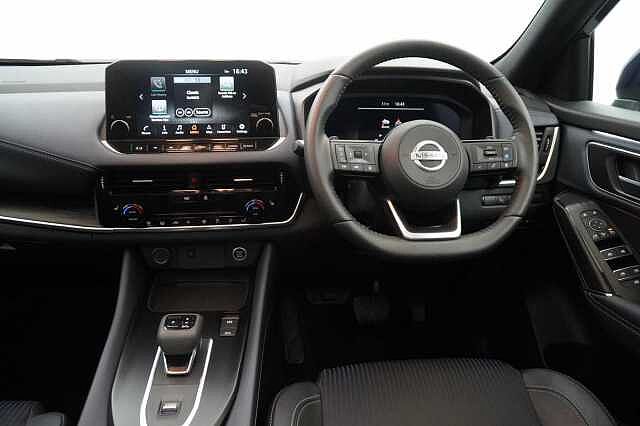 Nissan Qashqai 1.3 DiG-T MH 158 2WD Tekna X-Tronic Auto with Glass Roof and Pro Pilot