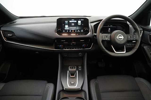 Nissan Qashqai 1.3 DiG-T MH 158 2WD Tekna X-Tronic Auto with Glass Roof and Pro Pilot