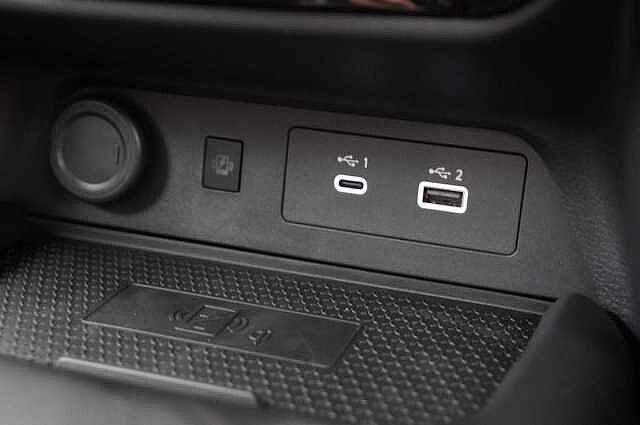 Nissan Juke 1.0 DIG-T 114 N-Connecta DCT Auto with Sat Nav and Rear View Camera