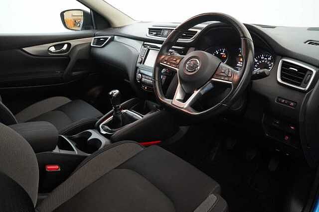 Nissan Qashqai 1.5 dCi 110 N-Connecta with Sat Nav and 360 Around View Cameras