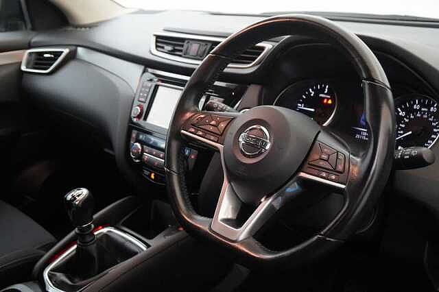 Nissan Qashqai 1.5 dCi 110 N-Connecta with Sat Nav and 360 Around View Cameras