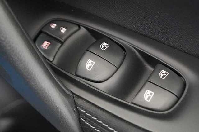 Nissan Qashqai 1.5 dCi 110 N-Connecta with Sat Nav and 360 Around View Cameras