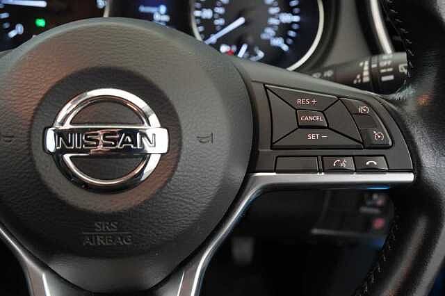 Nissan Qashqai 1.5 dCi 110 N-Connecta with Sat Nav and 360 Around View Cameras