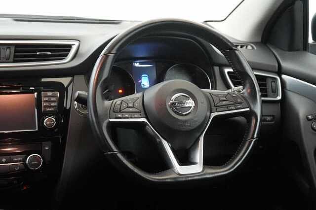 Nissan Qashqai 1.5 dCi 110 N-Connecta with Sat Nav and 360 Around View Cameras
